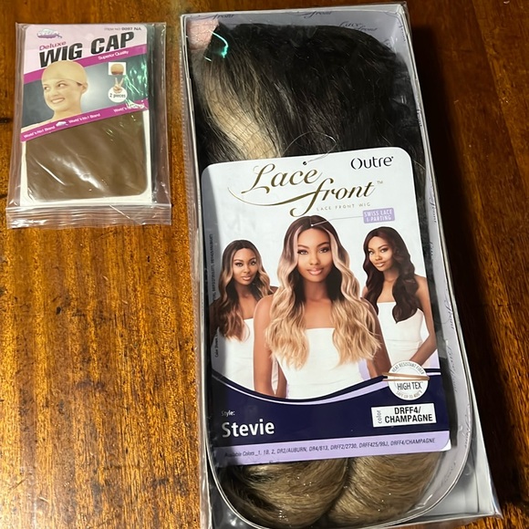 Outre Lace Front Wig- Free shipping! - Picture 2 of 7